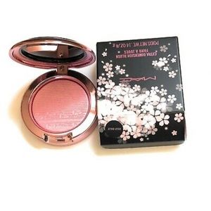 MAC Limited Edition Black Cherry Extra Dimension Blush Dilly Dolly